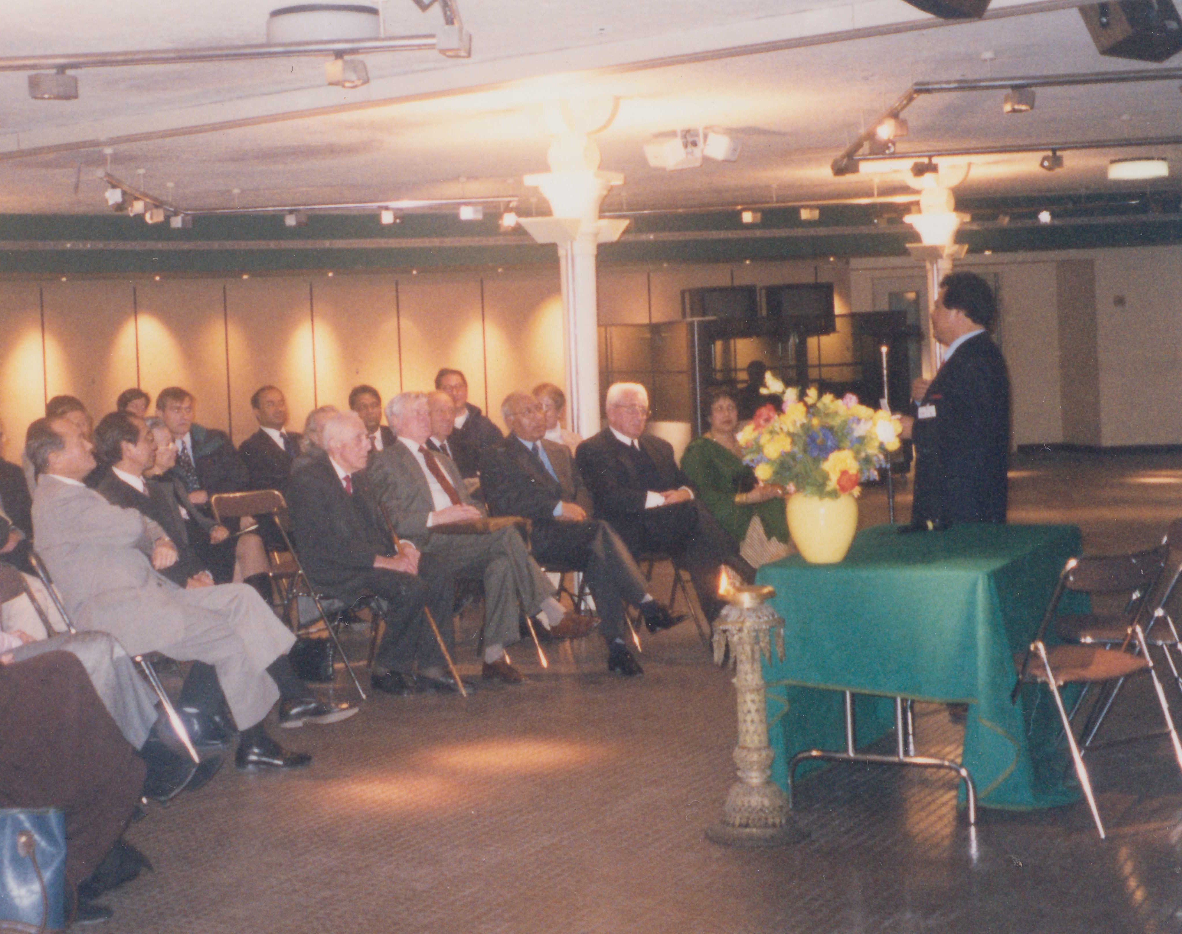 Shyam Mohan Shrestha addressing French industrialists in Paris